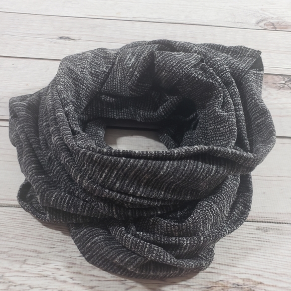 Lululemon gray and black snap infinity scarf - Picture 5 of 7